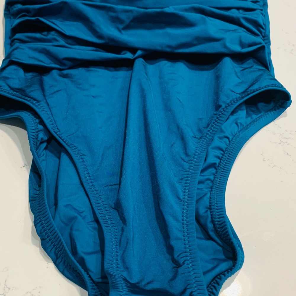 Swimsuit - Picture 3 of 4